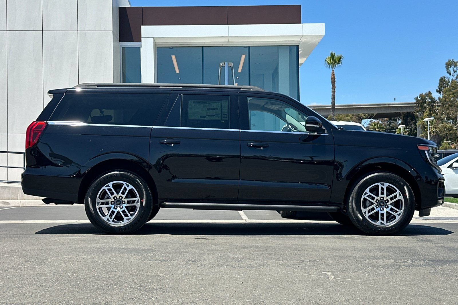 New 2026 Ford Expedition Max Active RWD image 2