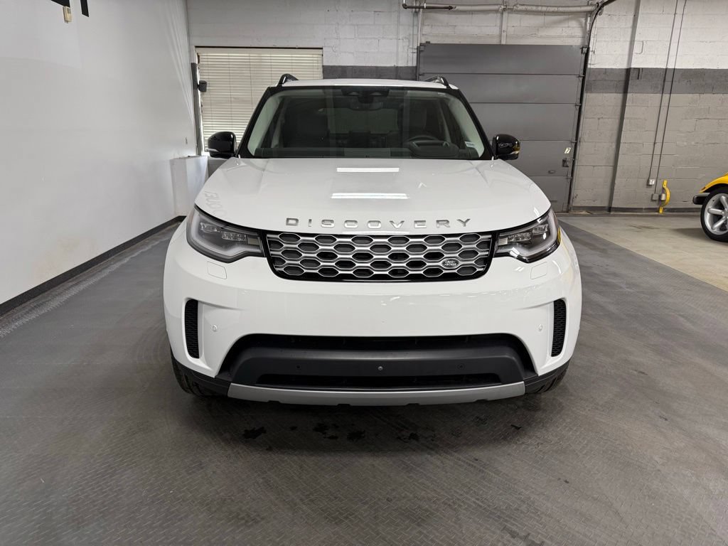 Used 2024 Land Rover Discovery S AWD/4WD image 3