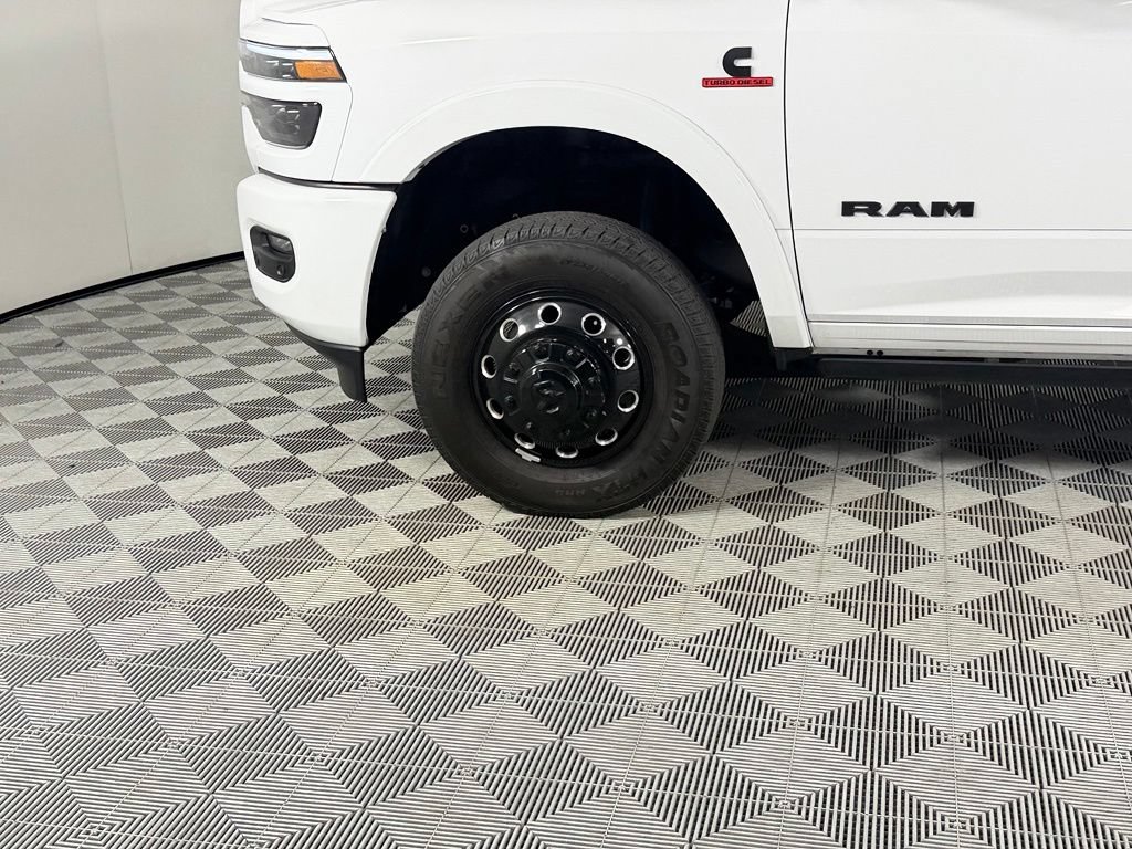 Used 2025 RAM 3500 Limited AWD/4WD image 12