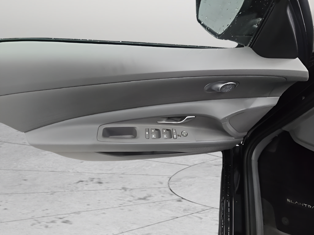 Certified 2026 Hyundai Elantra SE FWD image 11