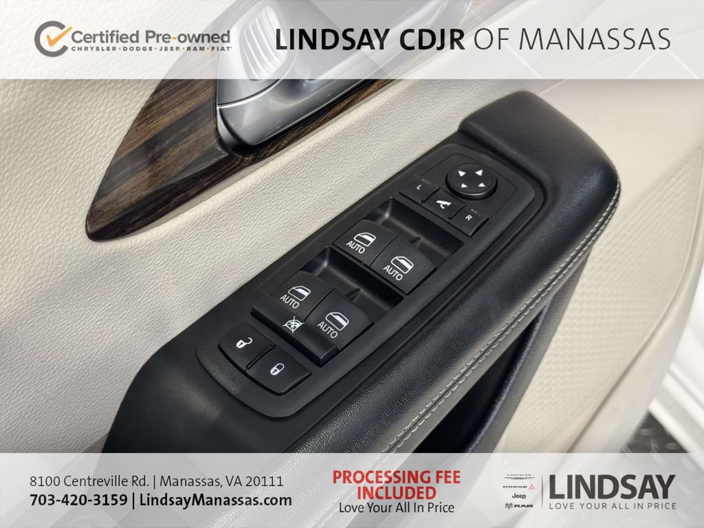 Used 2023 Chrysler Pacifica Limited FWD image 30