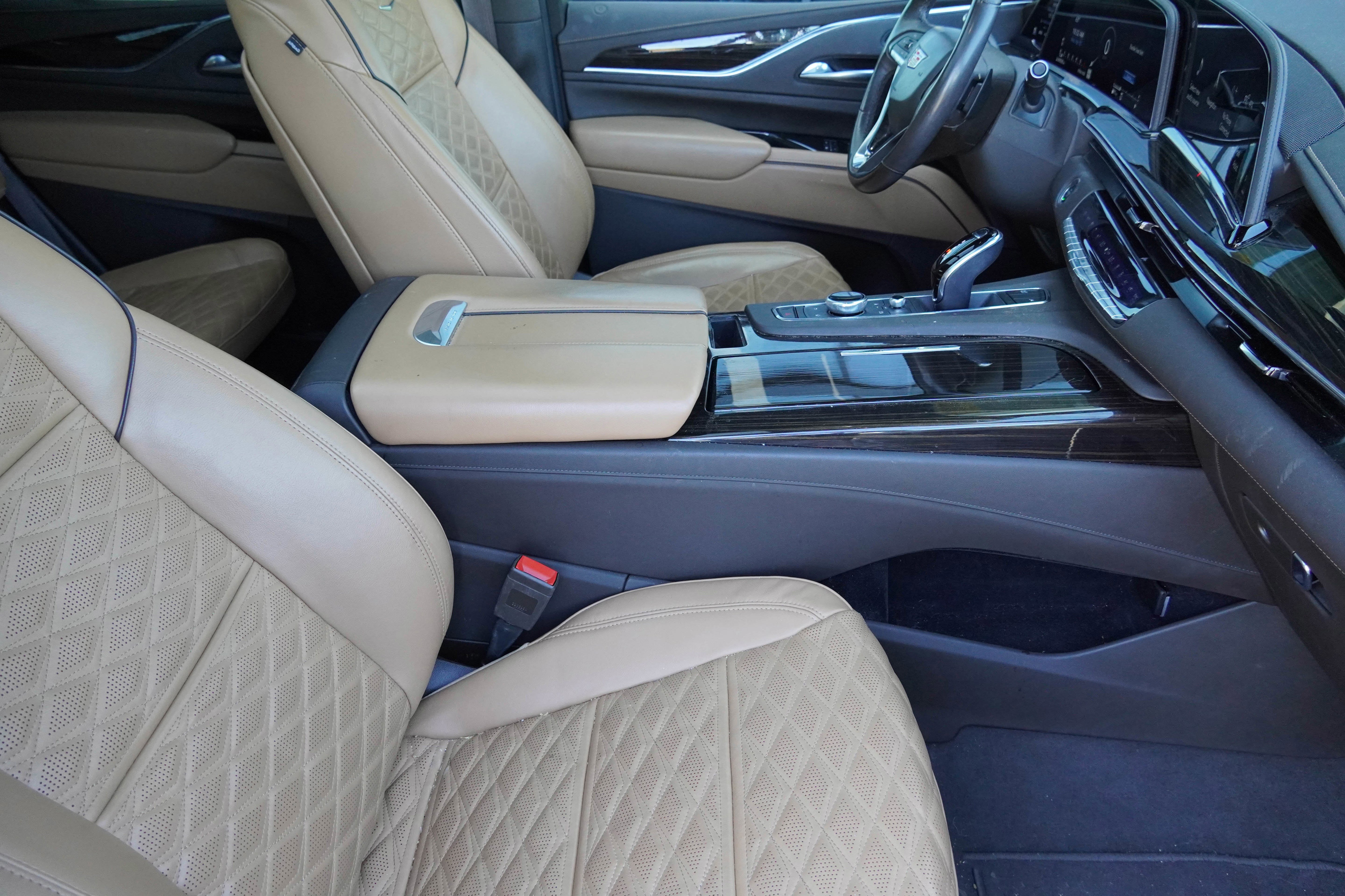 Used 2021 Cadillac Escalade Premium Luxury w/ LPO, Radiant Package AWD/4WD image 12