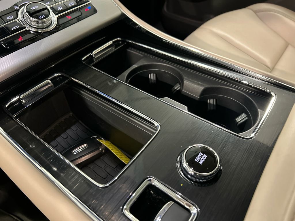 Used 2024 Lincoln Aviator AWD w/ Premium Package image 18