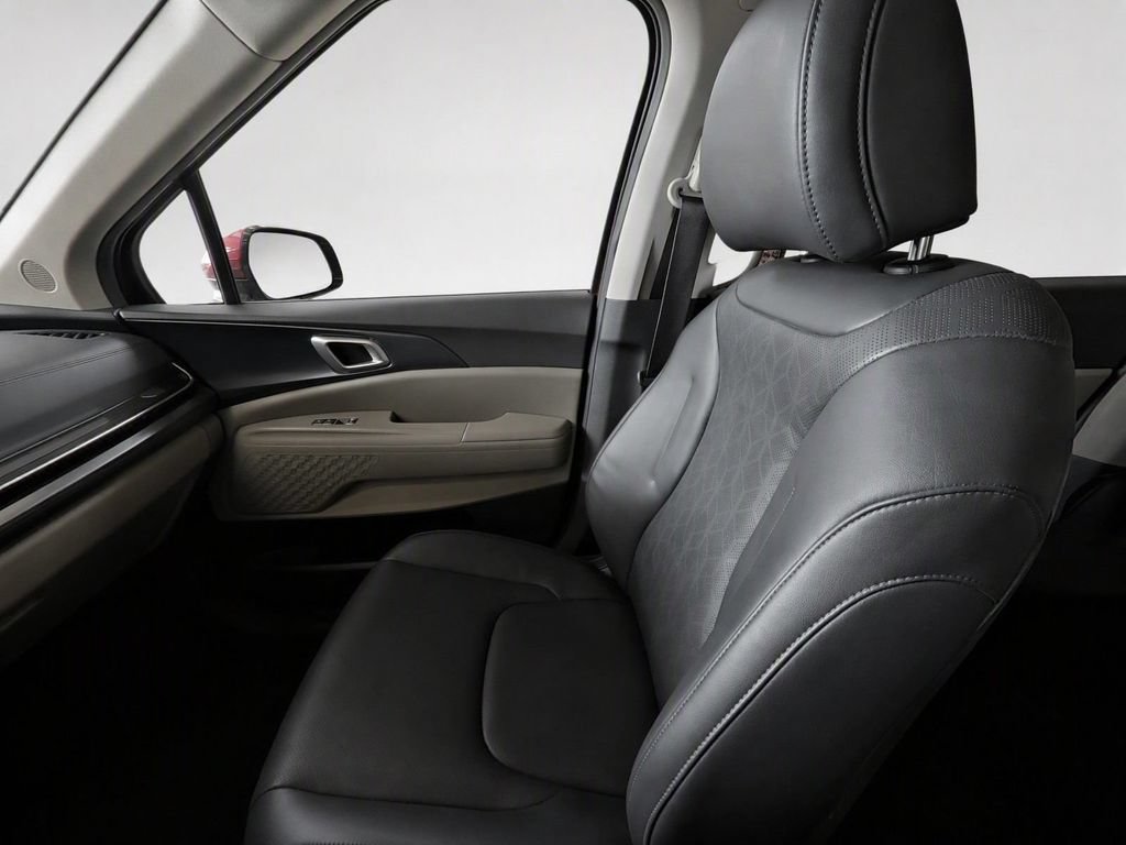 Certified 2025 Kia Carnival FWD image 31