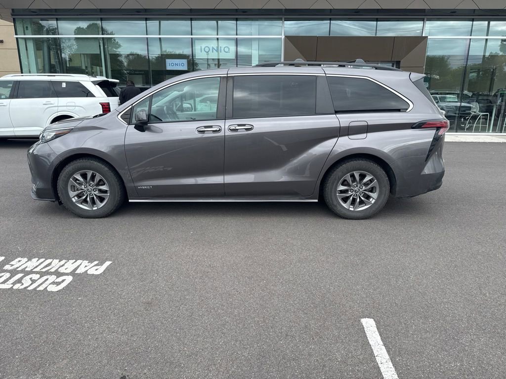Used 2021 Toyota Sienna XLE AWD/4WD image 8