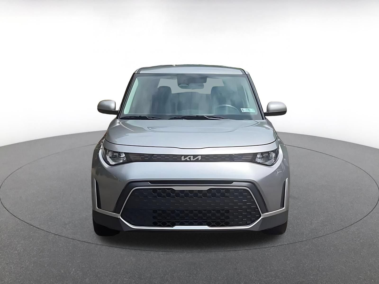 Used 2025 Kia Soul LX w/ LX Technology Package FWD image 4