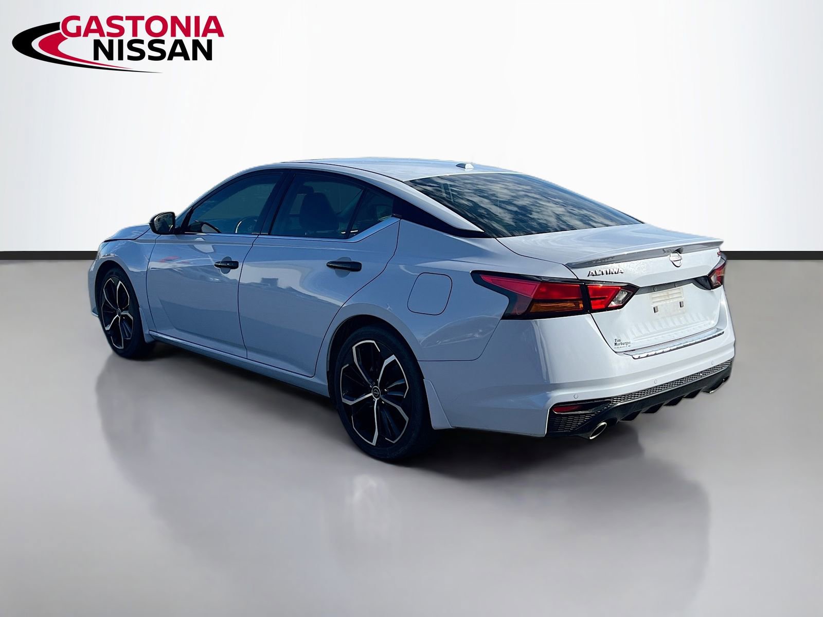 Used 2023 Nissan Altima 2.5 SR w/ SR Premium Package image 6