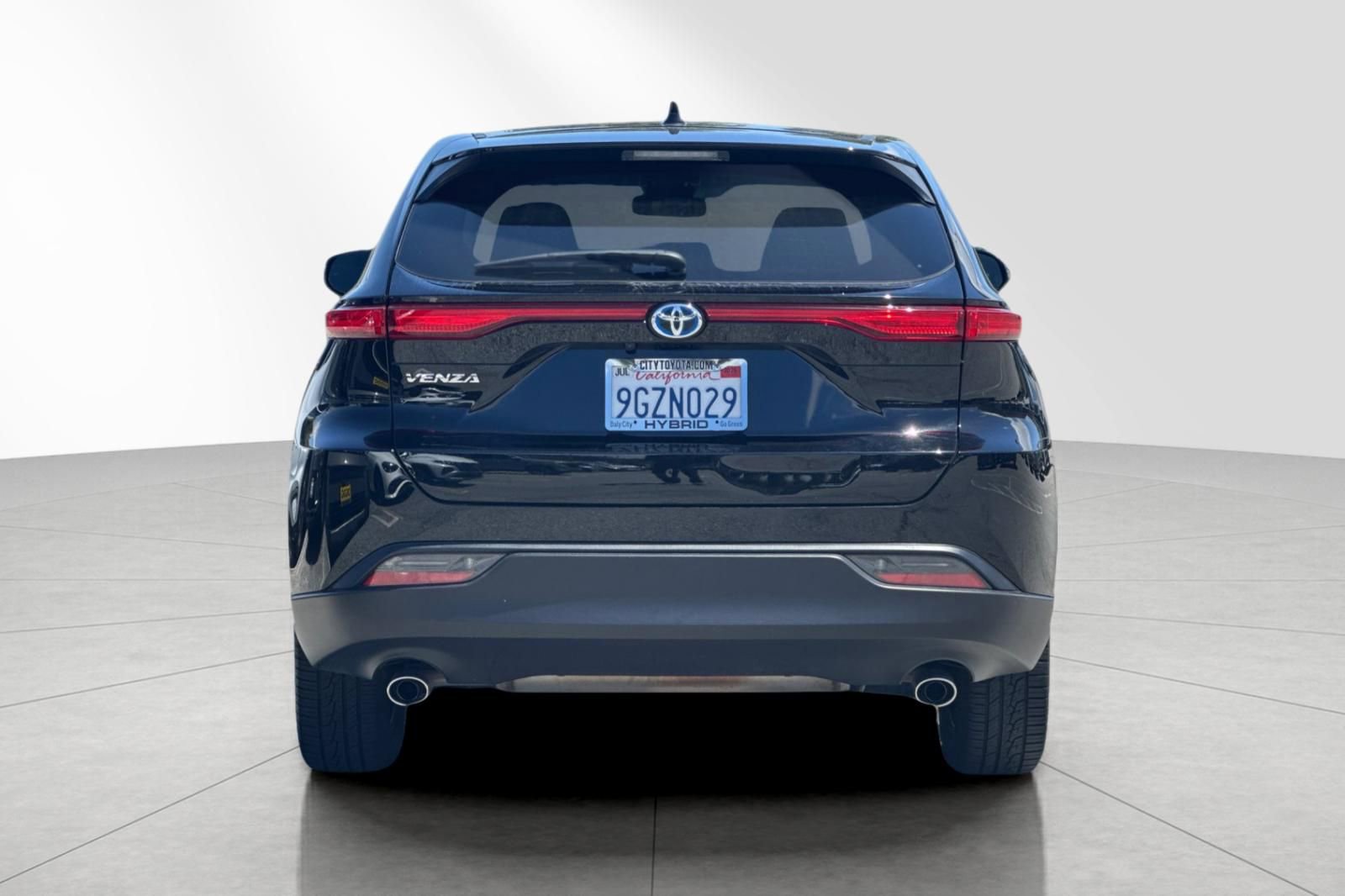 Used 2023 Toyota Venza LE AWD/4WD image 5