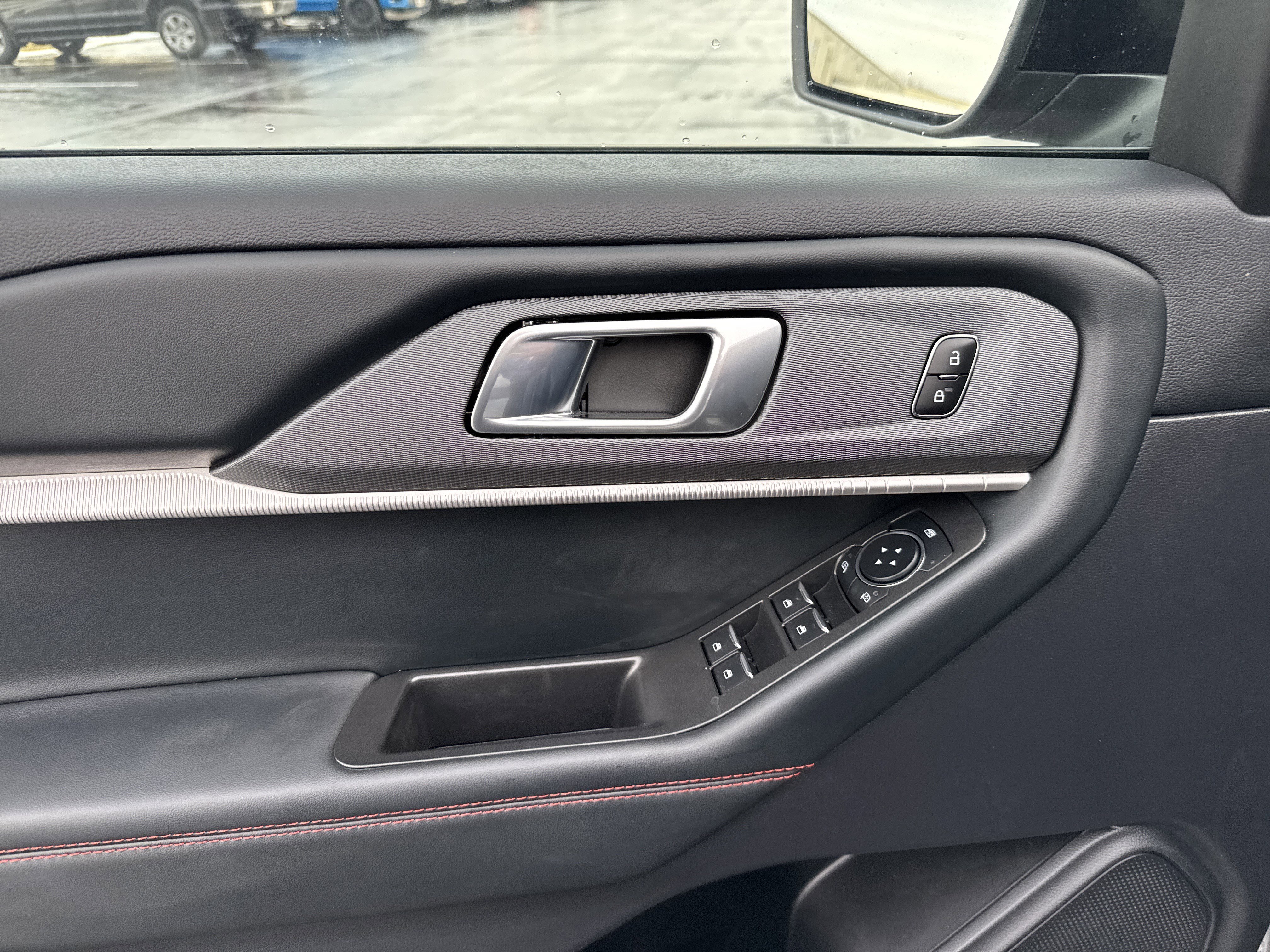 Used 2025 Ford Explorer ST-Line w/ ST-Line Street Pack image 19