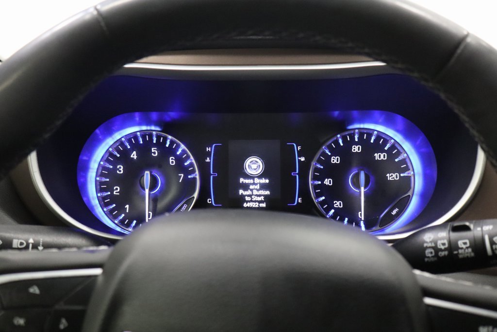 Used 2023 Chrysler Voyager LX image 13