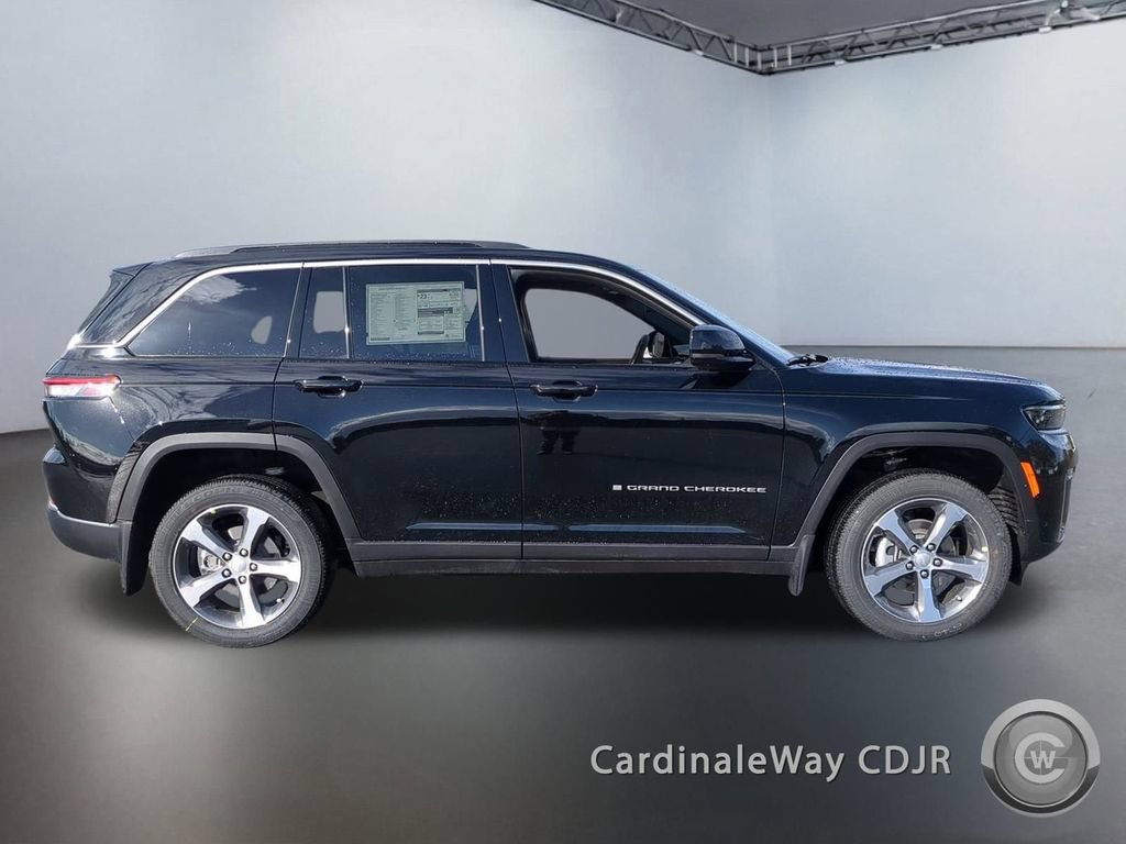 New 2026 Jeep Grand Cherokee Limited w/ Luxury Tech Group II AWD/4WD image 3