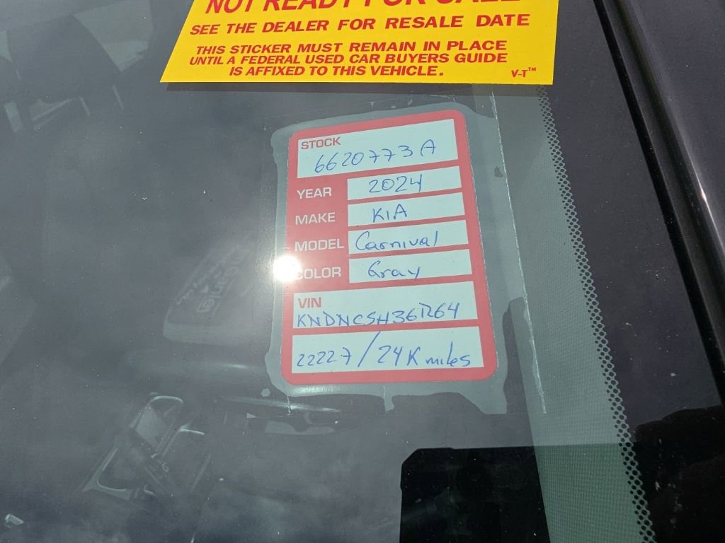 Used 2024 Kia Carnival EX FWD image 10