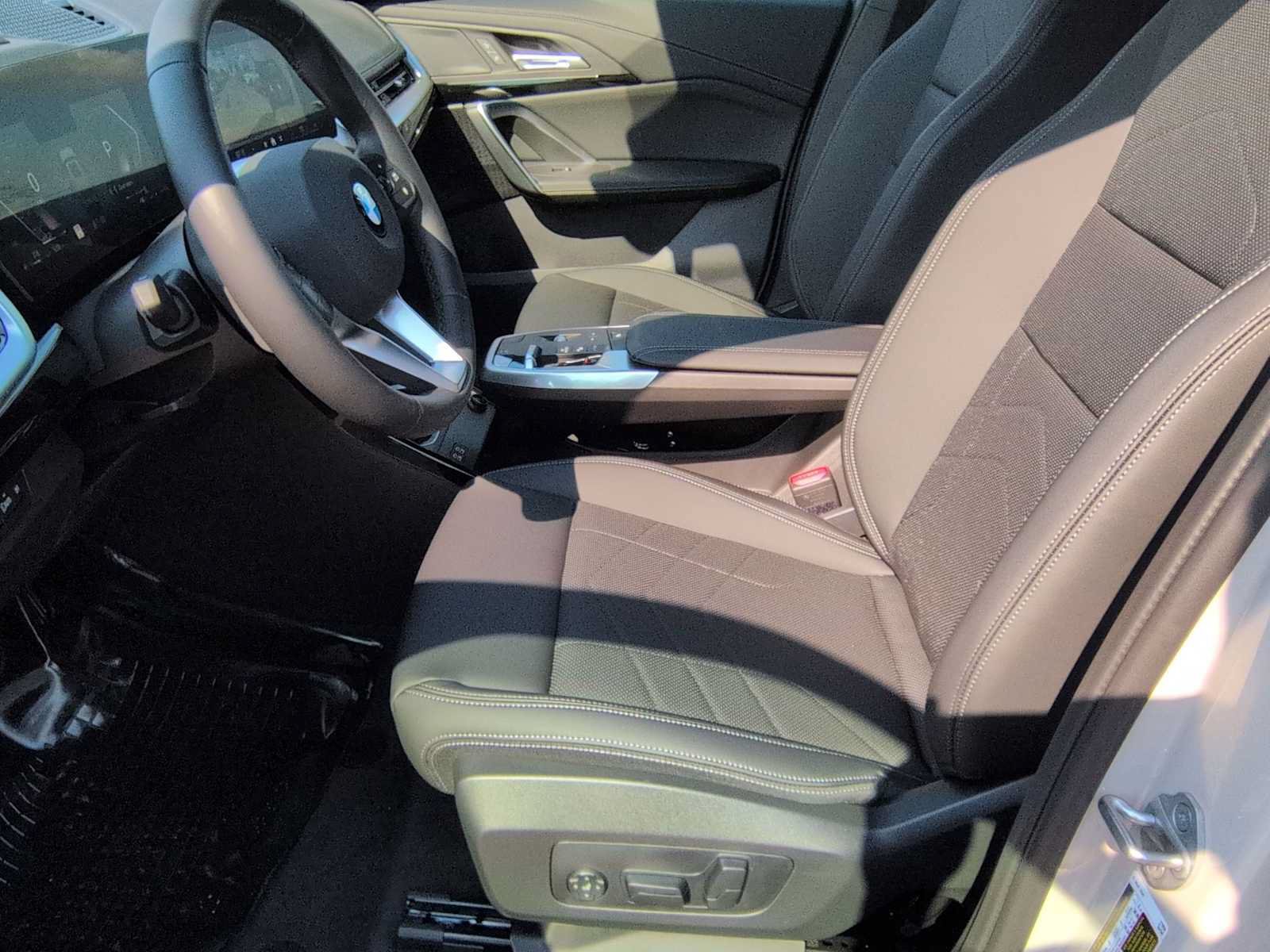 New 2026 BMW X1 xDrive28i w/ Technology Package AWD/4WD image 17