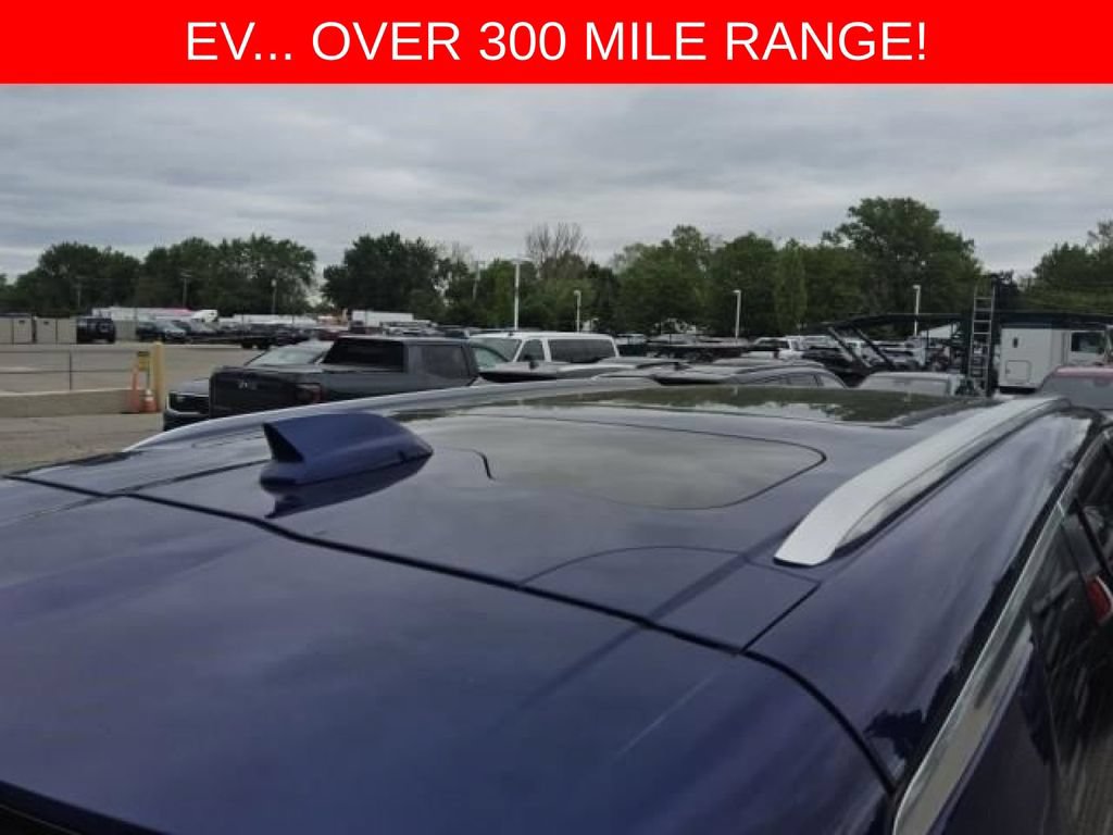 Used 2026 Cadillac Vistiq Premium Luxury AWD/4WD image 13