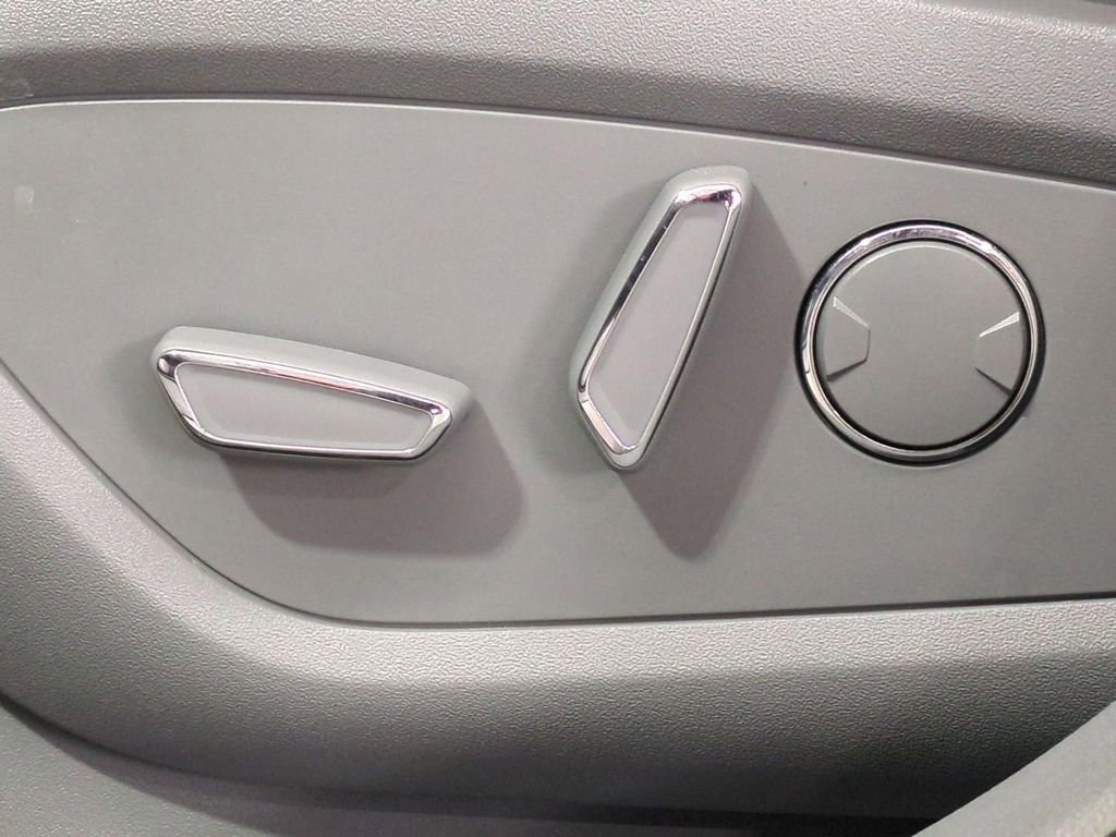 Certified 2022 Lincoln Nautilus Reserve w/ Equipment Group 202A image 14