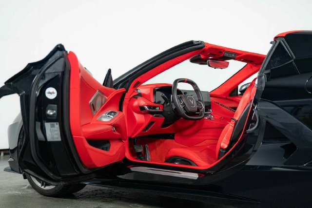 Used 2025 Chevrolet Corvette Stingray Premium Conv w/ Z51 Performance Package RWD image 14