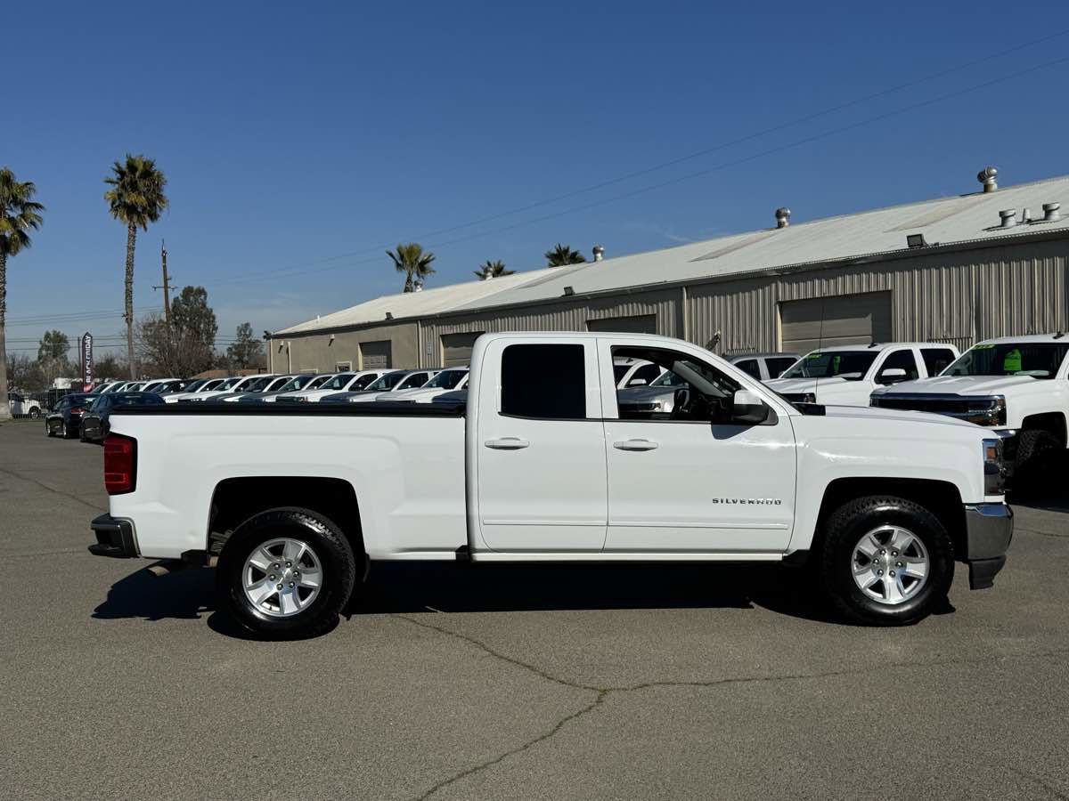 Used 2018 Chevrolet Silverado 1500 LT w/ All Star Edition image 10