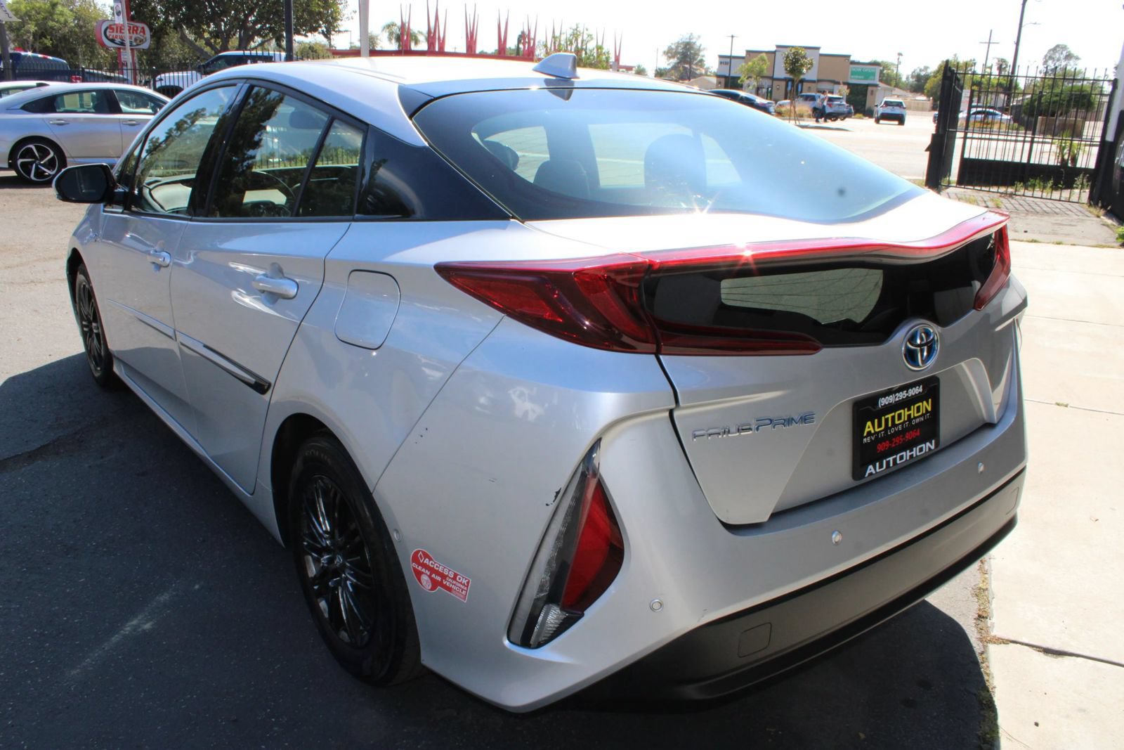 Used 2017 Toyota Prius Prime Advanced FWD image 34