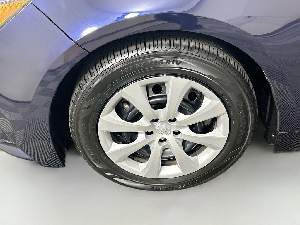 Used 2023 Toyota Corolla LE image 30