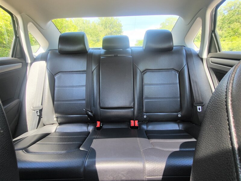 Used 2014 Volkswagen Passat 1.8T SE FWD image 12