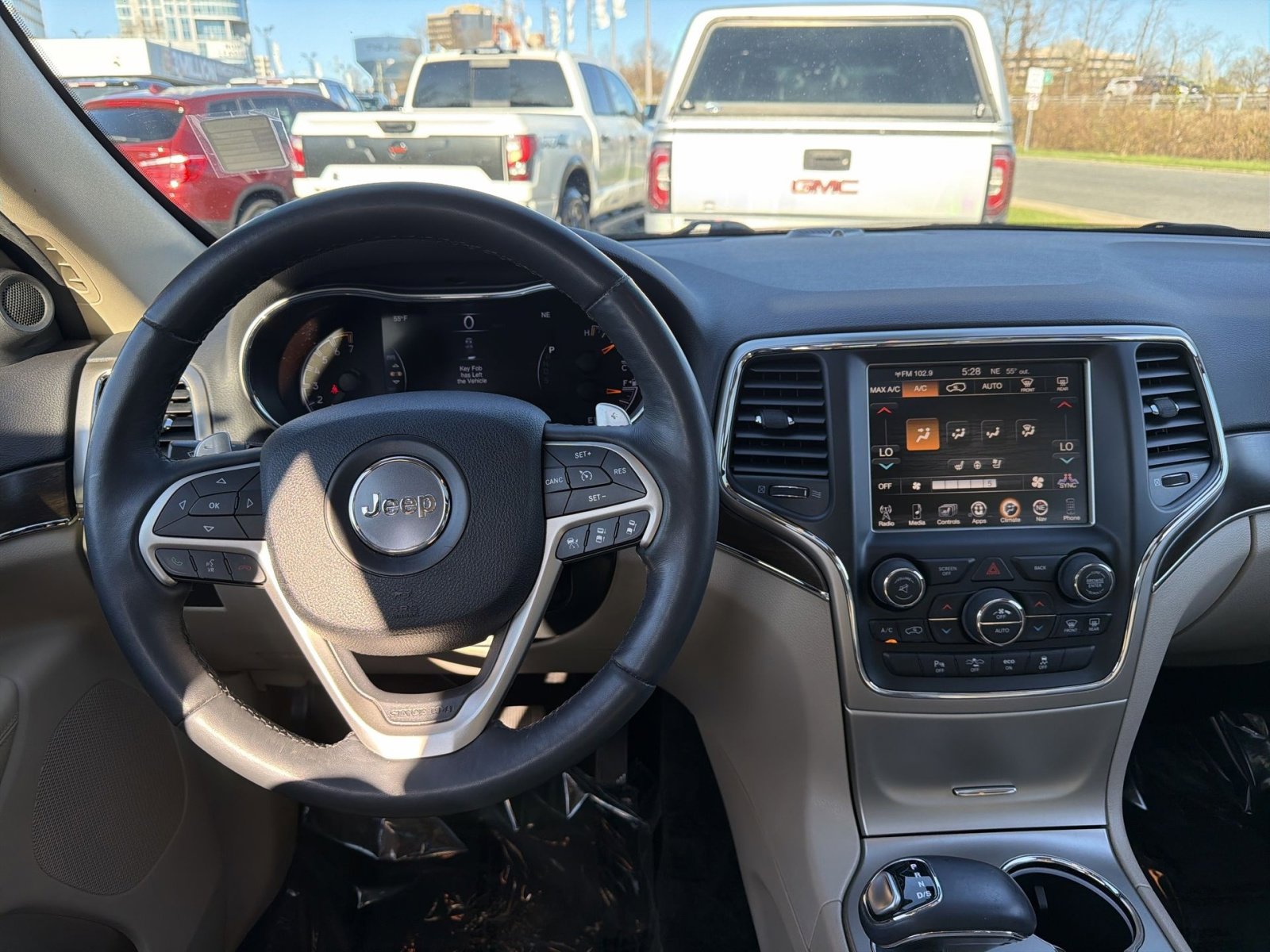 Used 2015 Jeep Grand Cherokee Limited w/ Luxury Group II image 16