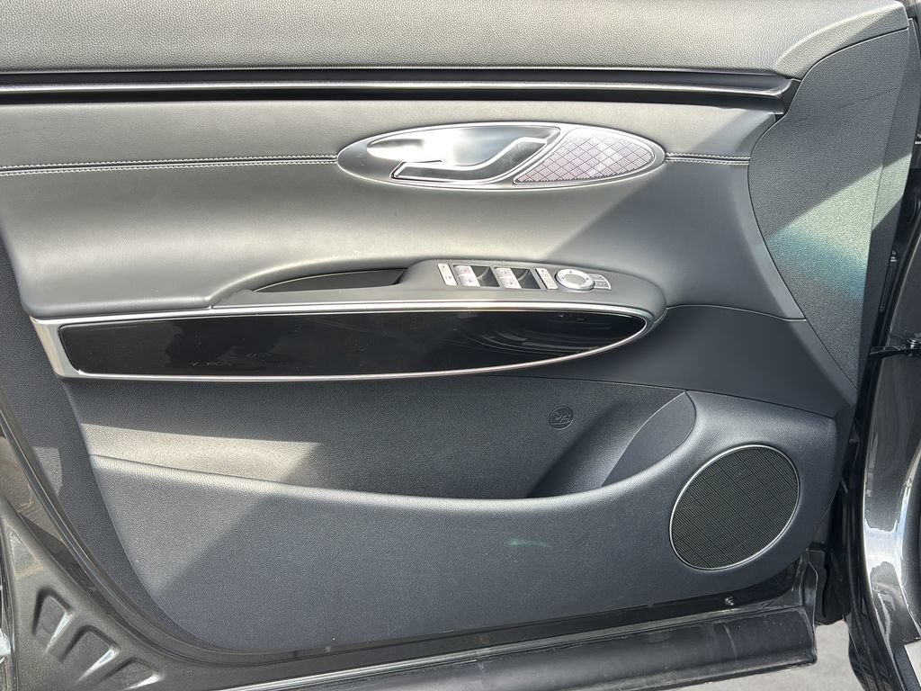 Certified 2026 Genesis GV70 2.5T AWD/4WD image 11