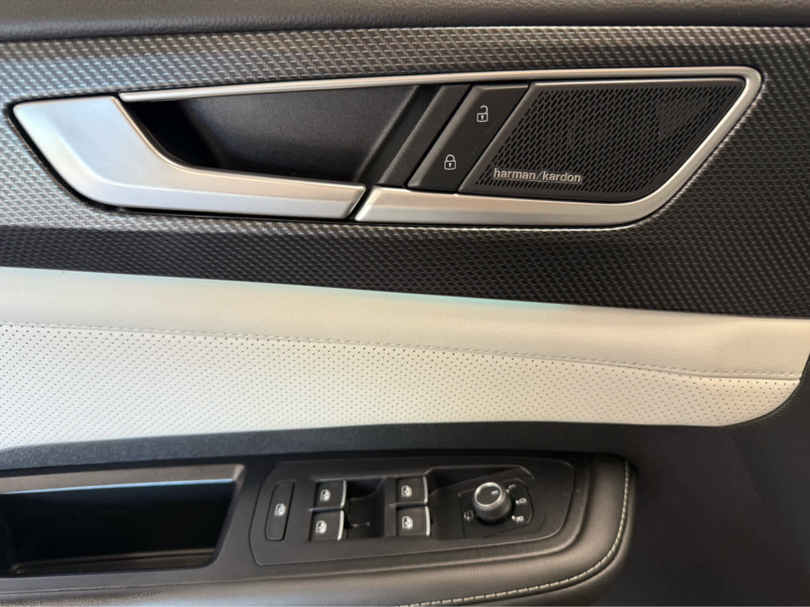 Used 2024 Volkswagen Atlas Cross Sport SEL Premium R-Line image 9