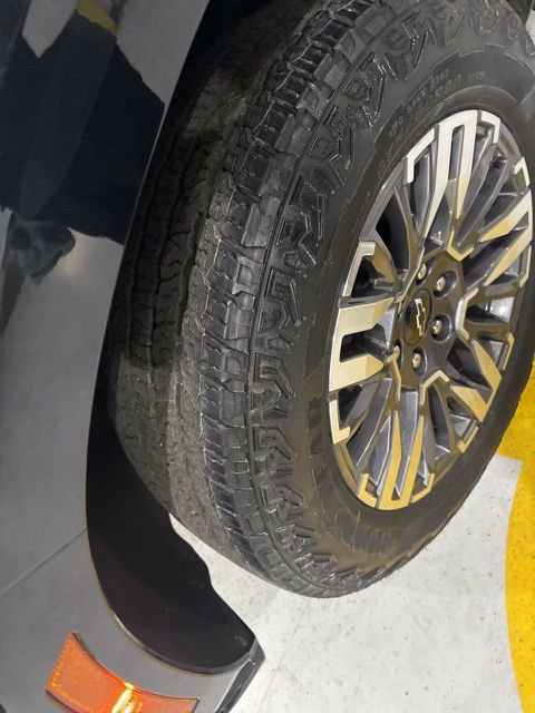 Used 2025 Chevrolet Suburban Z71 image 42