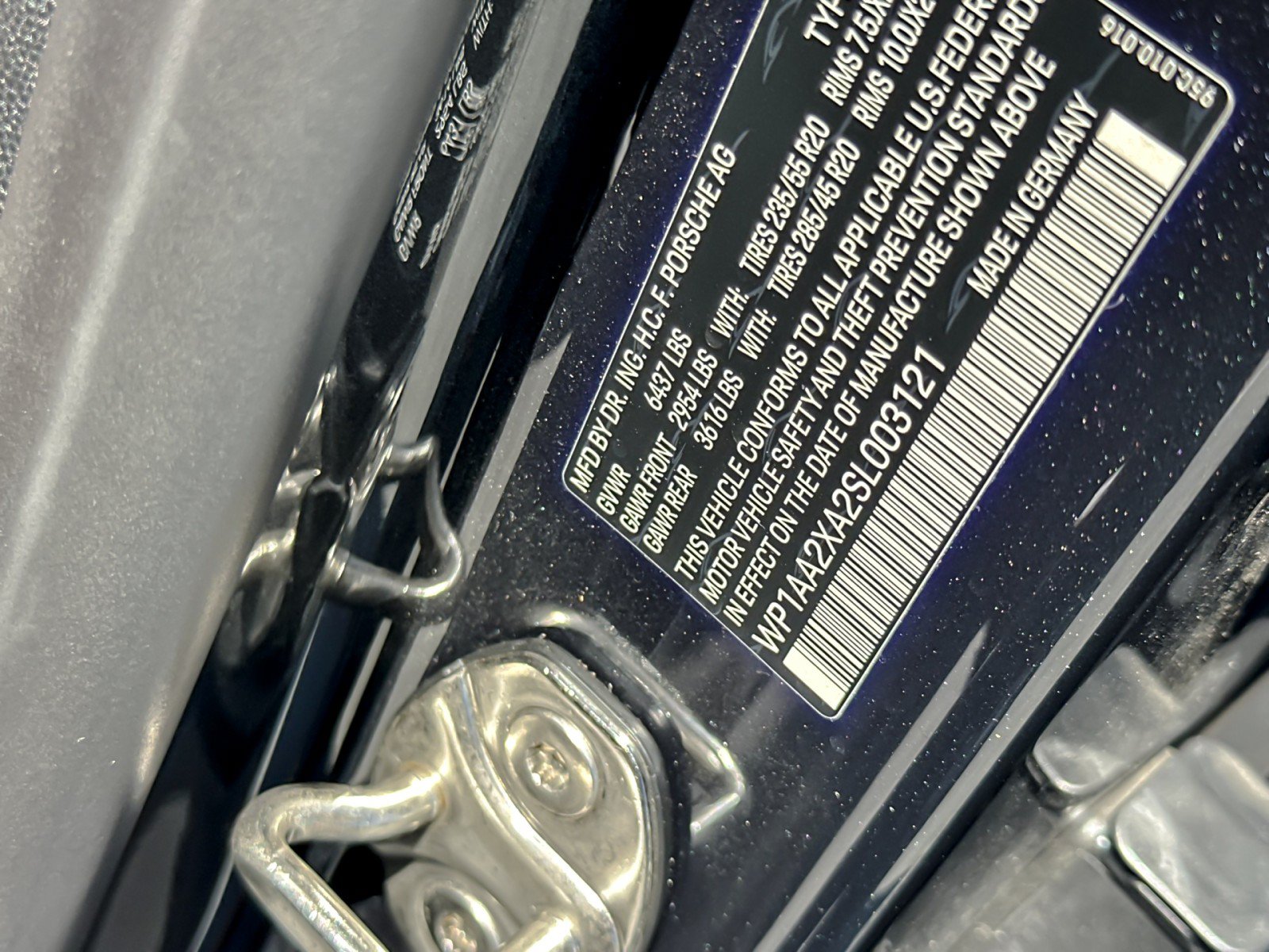 Certified 2025 Porsche Macan 4 Electric AWD/4WD image 27