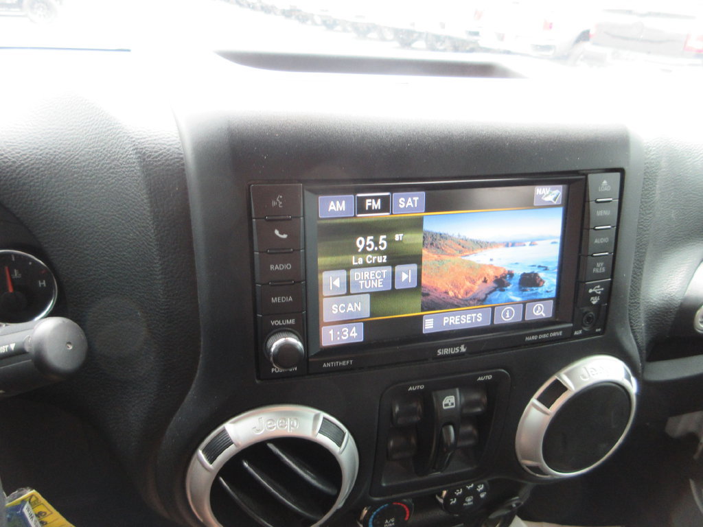 Used 2018 Jeep Wrangler Unlimited Sahara AWD/4WD image 21