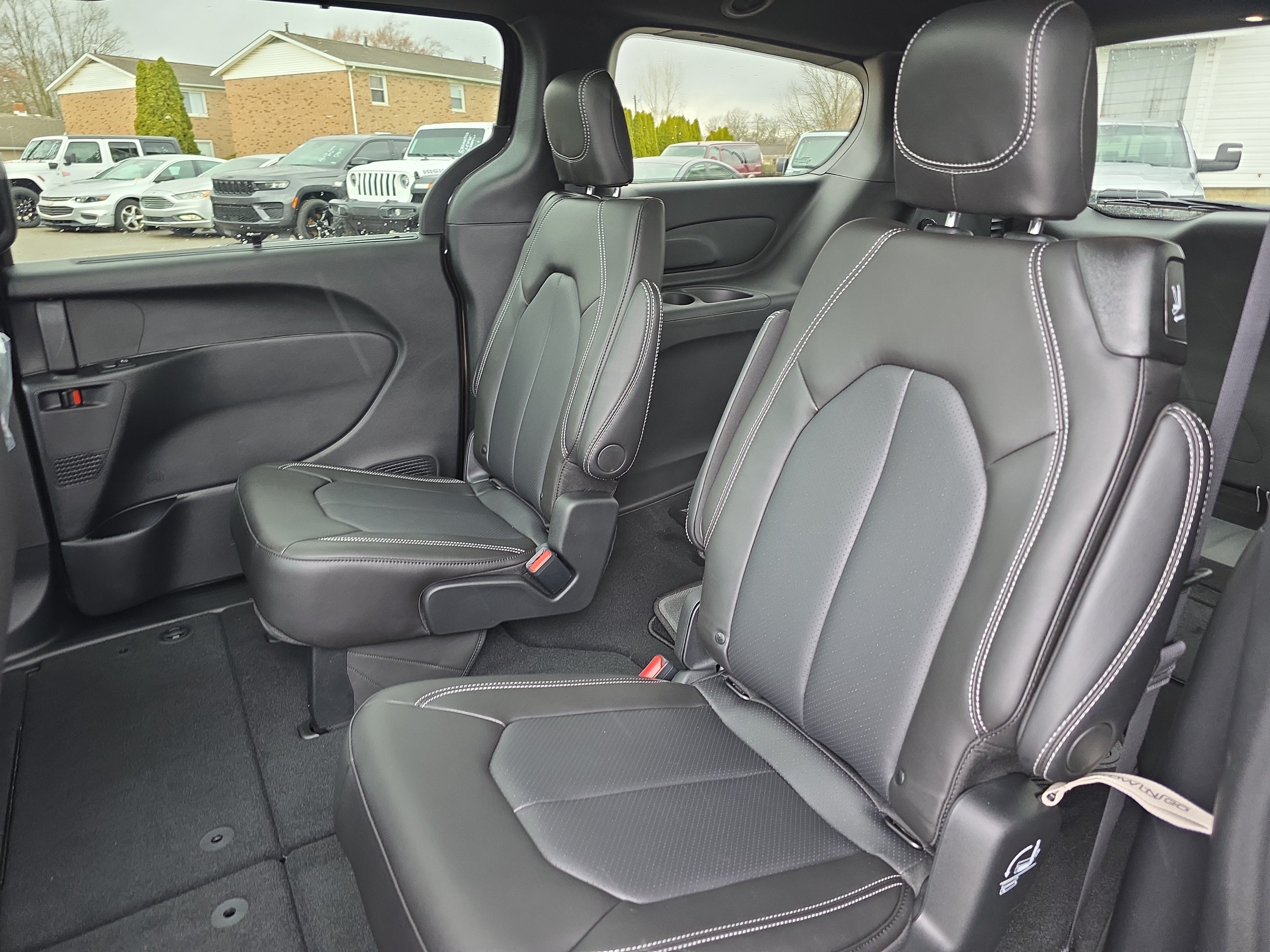 New 2026 Chrysler Pacifica Select AWD/4WD image 14