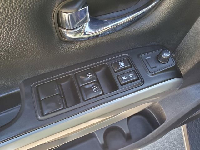Used 2017 Nissan Titan SV image 15