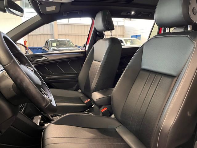 Used 2024 Volkswagen Tiguan SE R-Line image 22
