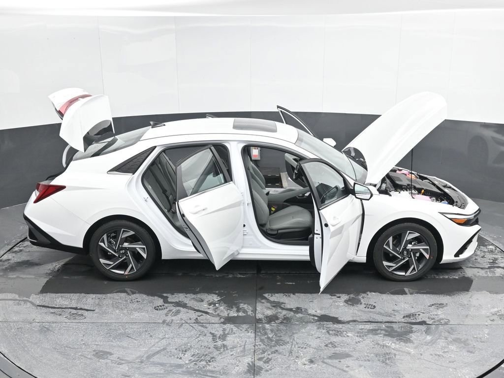 Used 2025 Hyundai Elantra Limited FWD image 57