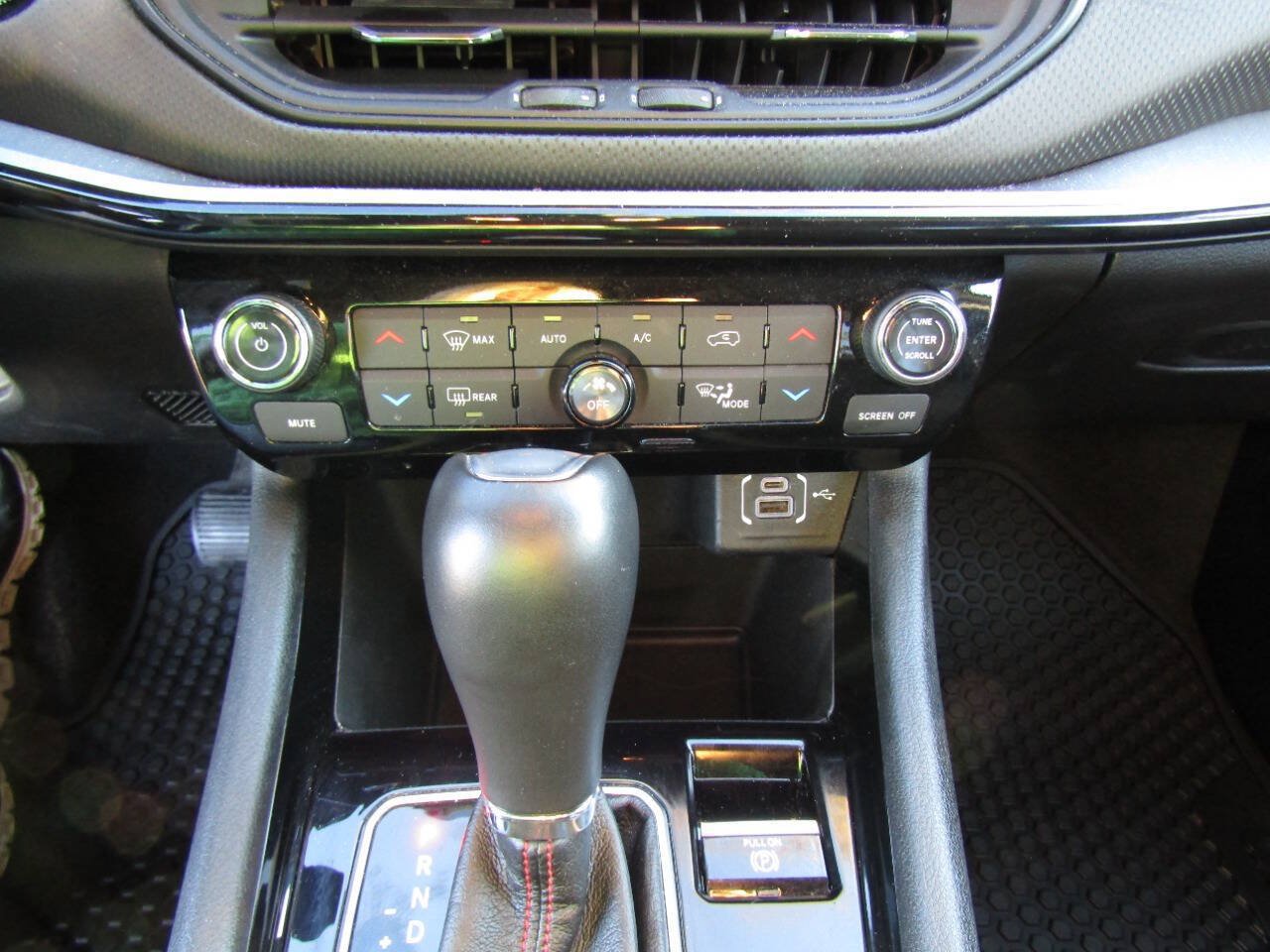 Used 2025 Jeep Compass Trailhawk AWD/4WD image 13