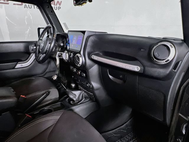 Used 2017 Jeep Wrangler Unlimited Sahara w/ Connectivity Group AWD/4WD image 35