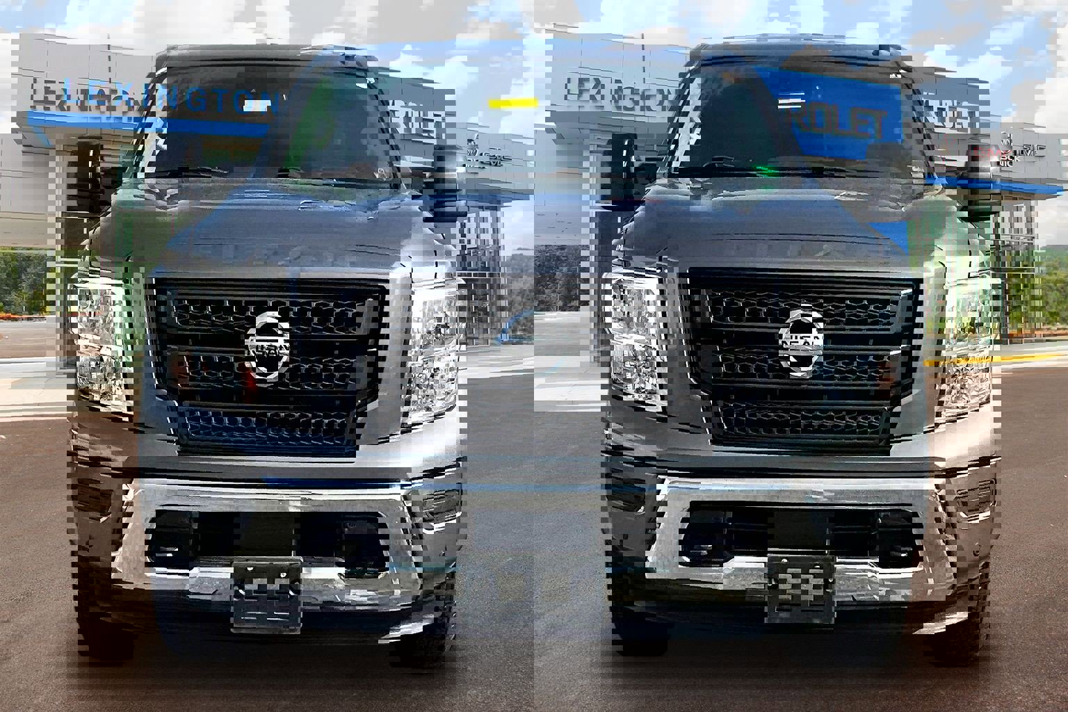 Used 2020 Nissan Titan SV w/ SV Convenience Package image 3