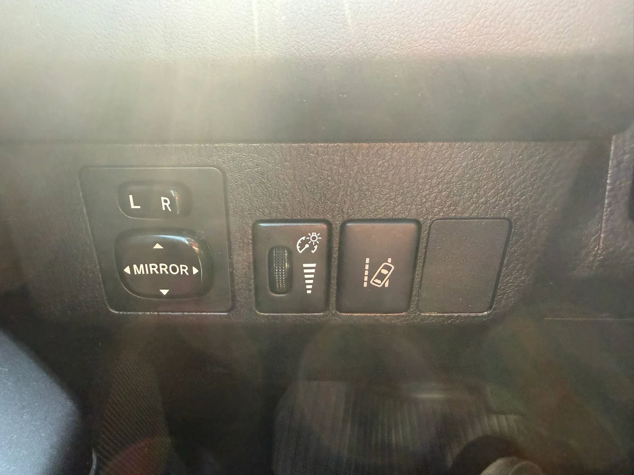 Used 2018 Toyota RAV4 LE w/ All Weather Liner Package AWD/4WD image 17
