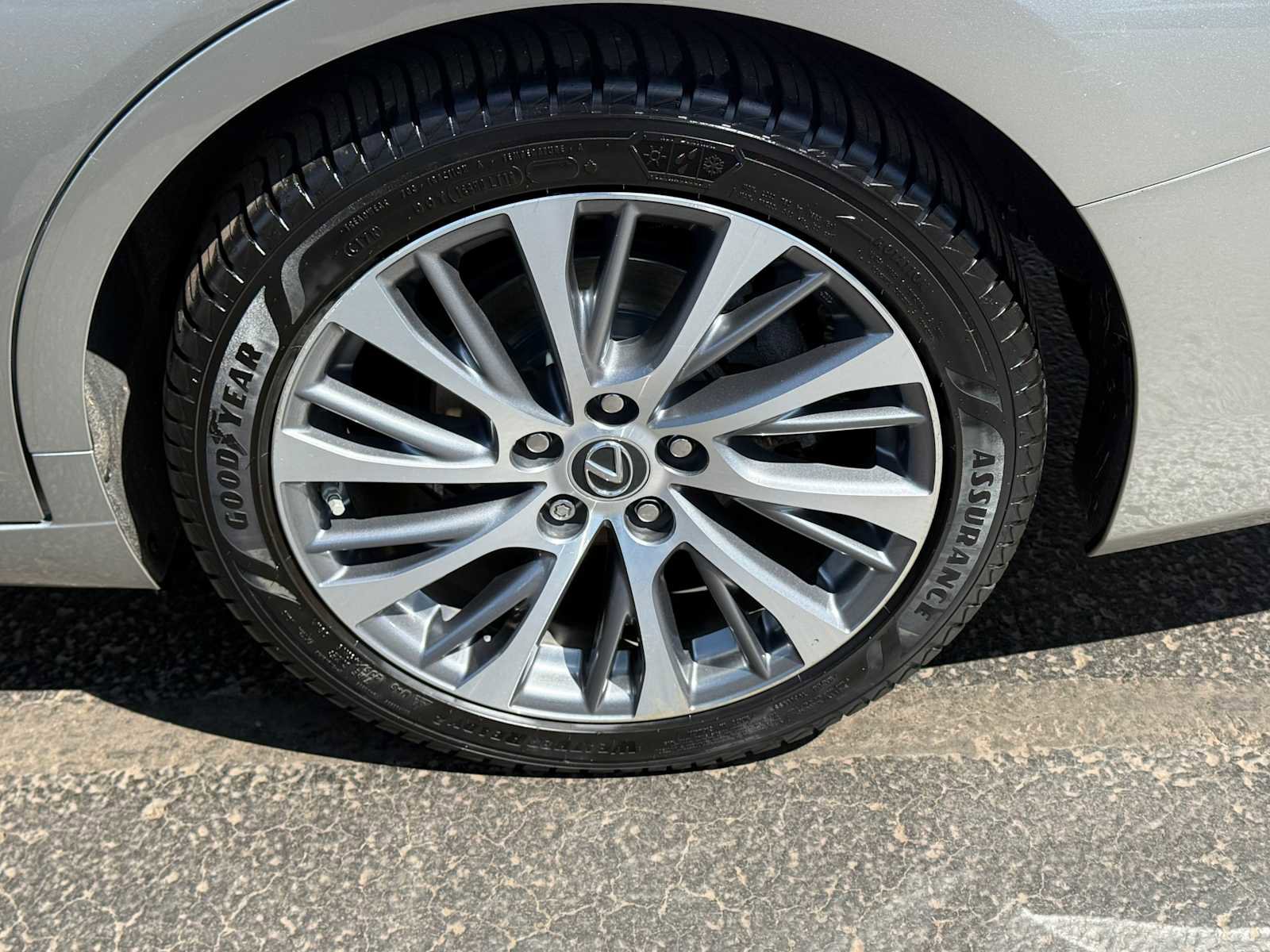 Used 2020 Lexus ES 300h w/ Premium Package FWD image 10