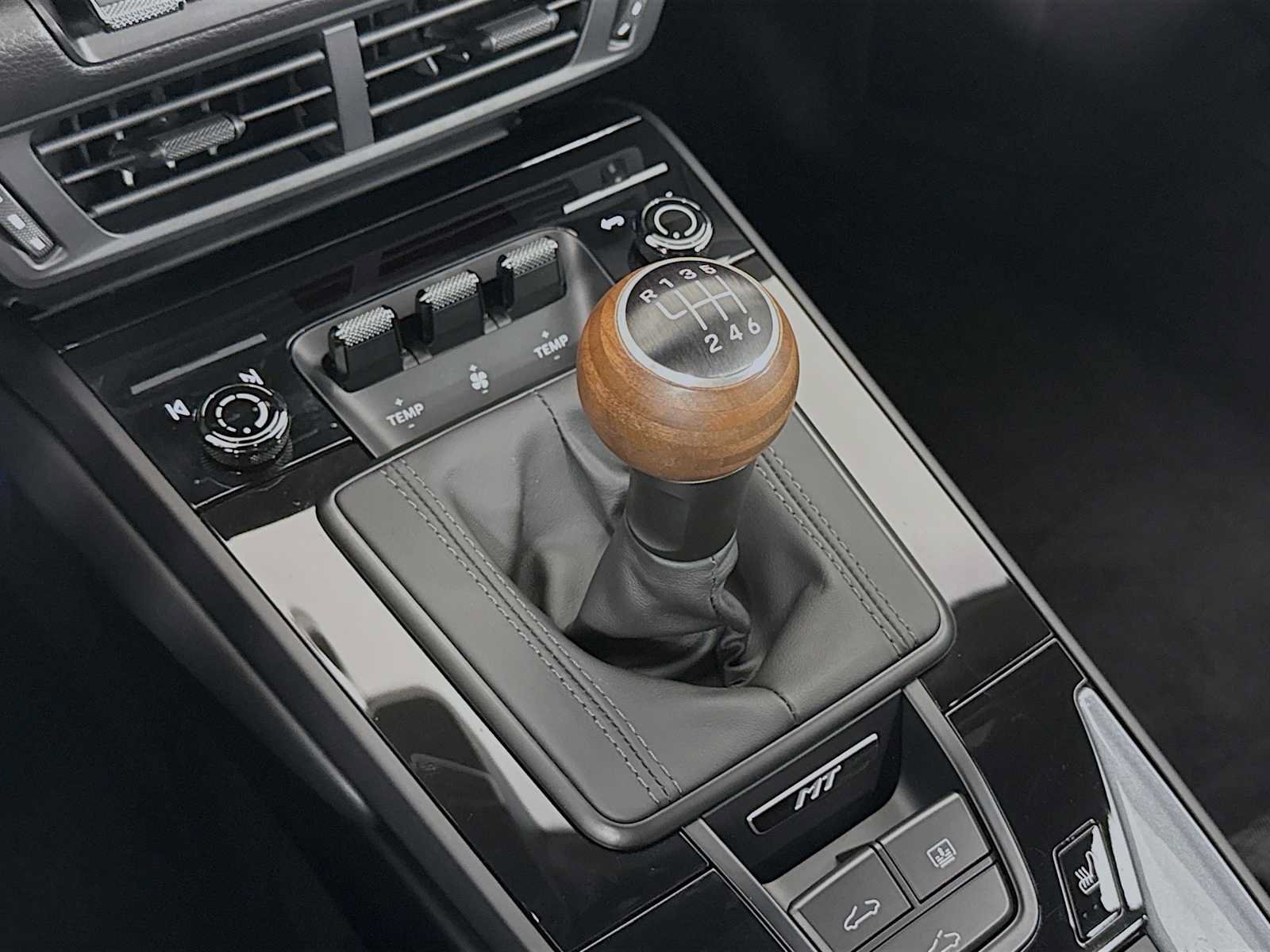 Certified 2025 Porsche 911 Carrera T RWD image 20