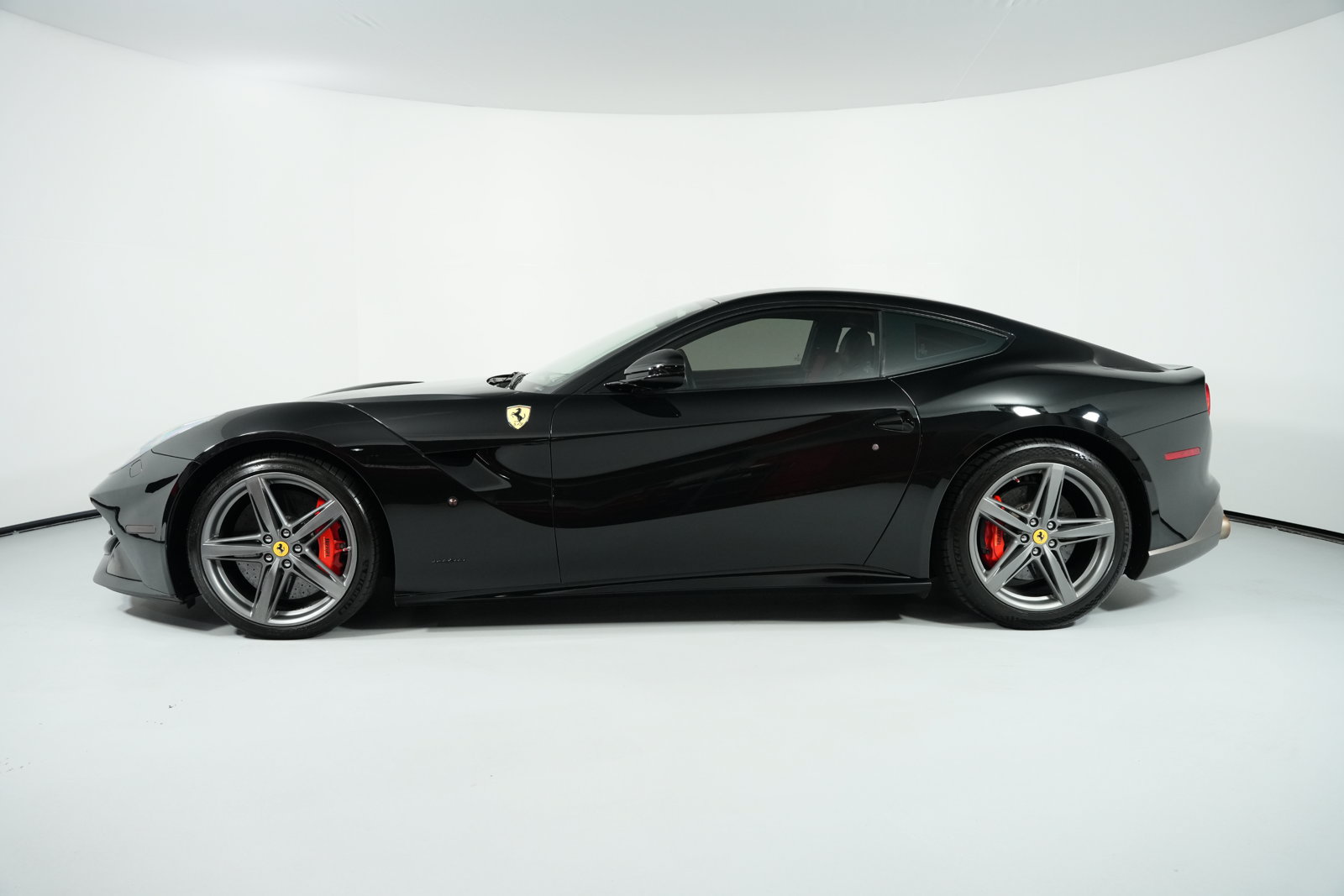 Used 2014 Ferrari F12 Berlinetta RWD image 6