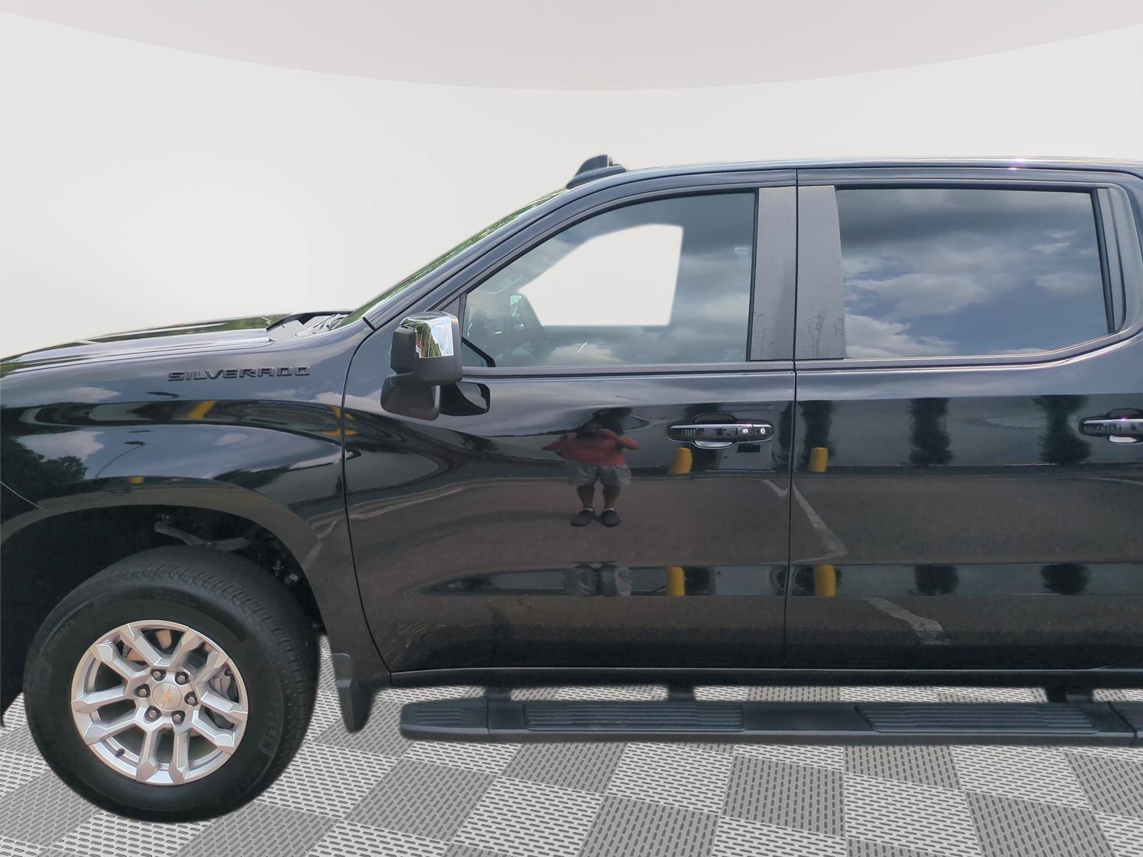 Used 2024 Chevrolet Silverado 1500 LT AWD/4WD image 12