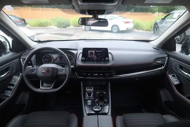 Certified 2025 Nissan Rogue SV AWD/4WD image 7
