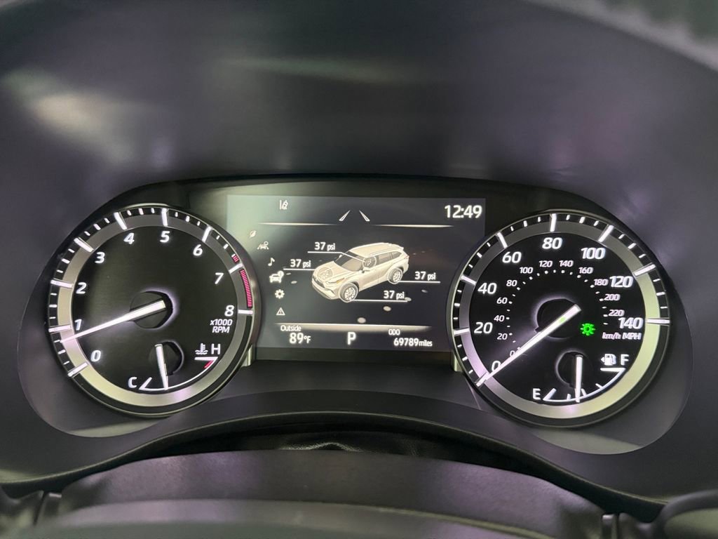 Used 2022 Toyota Highlander XLE FWD image 14