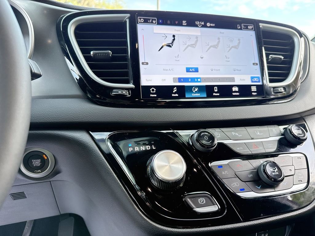 Used 2026 Chrysler Voyager LX image 18