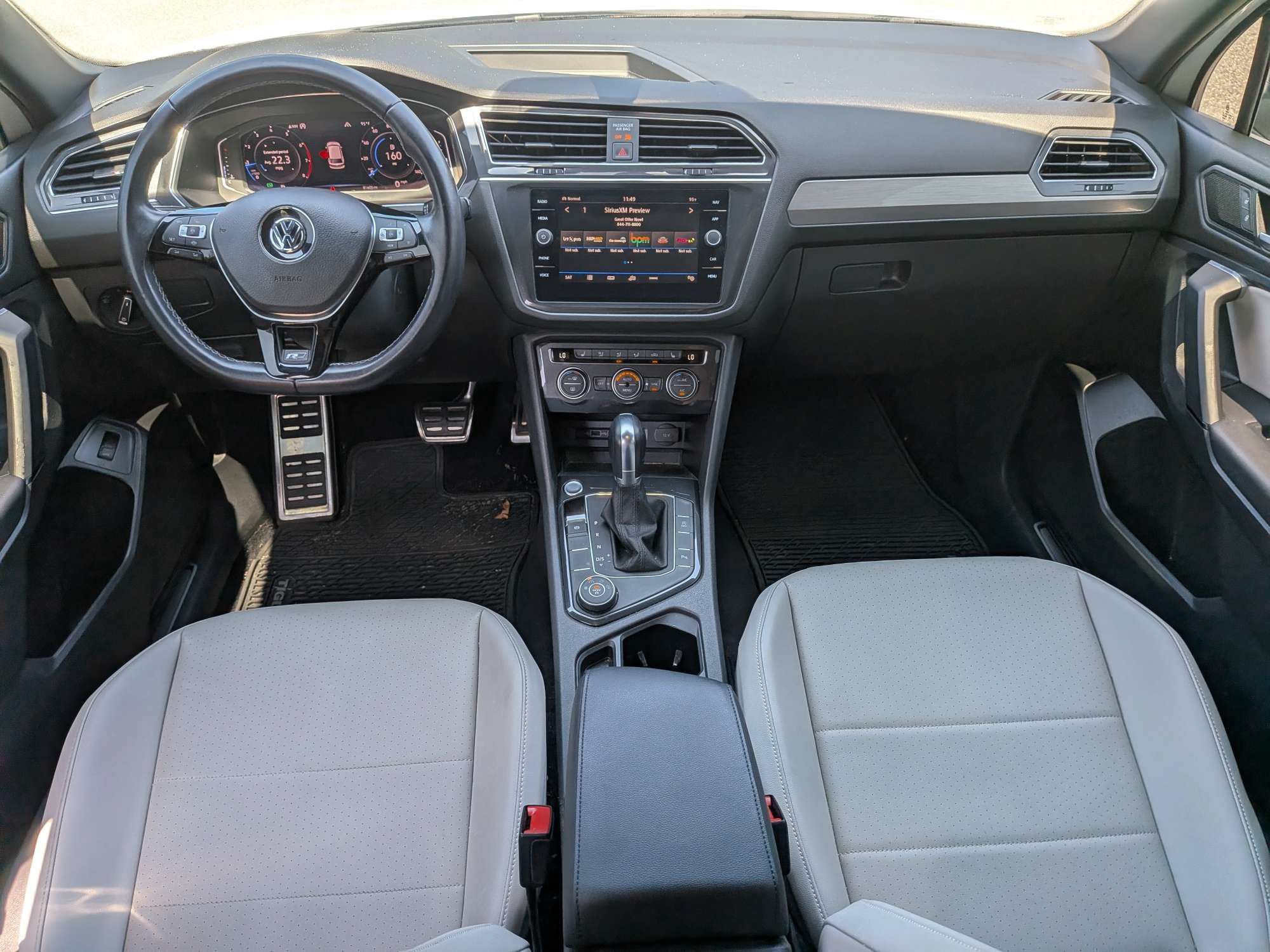 Used 2019 Volkswagen Tiguan SEL R-Line AWD/4WD image 16