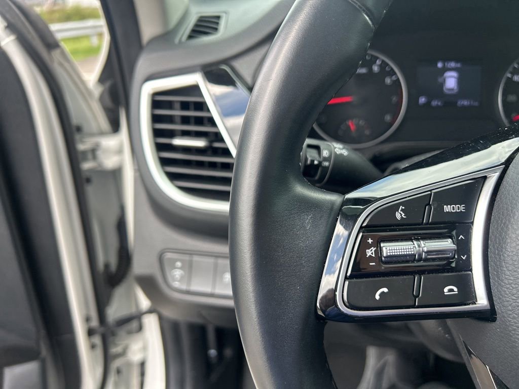 Certified 2022 Kia Seltos EX image 18