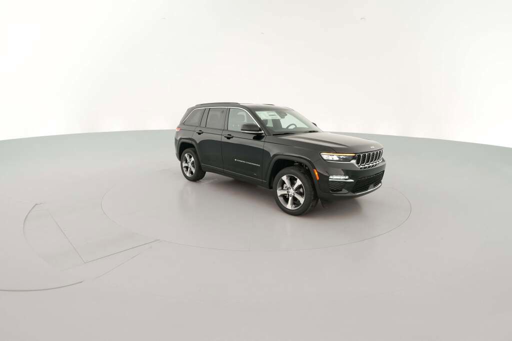 New 2025 Jeep Grand Cherokee Limited w/ Trailer Tow Package image 16