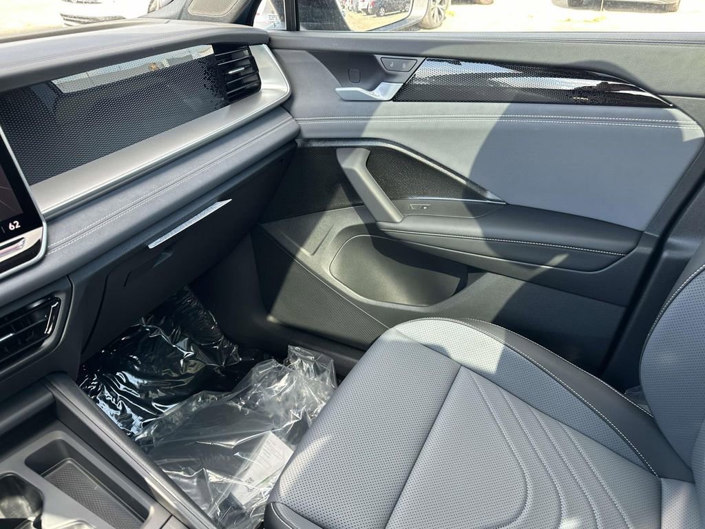New 2026 Volkswagen Tiguan SE R-Line AWD/4WD image 25