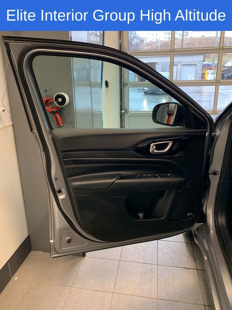 Used 2023 Jeep Compass High Altitude w/ Driver Assist Group I image 11